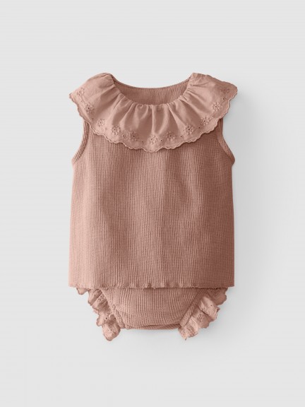 Blouse and shorts set with embroidered ruffle